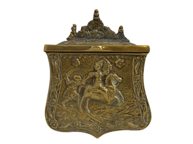 AN OTTOMAN GILT-BRASS CARTRIDGE BOX WITH EMBOSSED CLASHING WARRIORS, 19TH CEN.