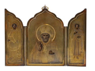 AN ENGRAVED SILVER TRIPTYCH ICON OF SAINT NICHOLAS, 19TH C.