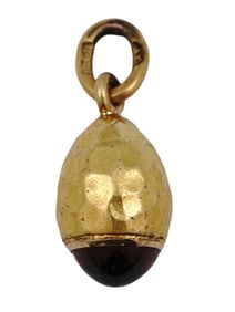 A RUSSIAN GOLD EASTER MINIAURE EGG PENDANT BY ALFRED THIELEMANN