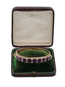 A GOLD IVAN KHLEBNIKOV BRACELET SET WITH DIAMONDS, AMETHYST, AND PEARLS, IMPERIAL RUSSIA