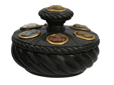 AN ITALIAN GRAND TOUR LIDDED MARBLE INKWELL SET WITH RENAISSANCE CAMEOS, 19TH CEN.