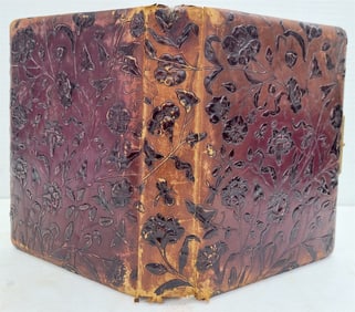 PHOTO ALBUM VICTORIAN ANTIQUE WITH 20 PHOTOS NICE EMBOSSED LEATHER BINDING 19 C.