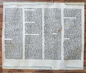 TORAH SCROLL FRAGMENT MANUSCRIPT ON VELLUM ANTIQUE BIBLE EXODUS 32:2 - 34:35