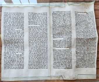 TORAH SCROLL FRAGMENT MANUSCRIPT ON VELLUM ANTIQUE BIBLE LEVITICUS 8:36 - 11:44