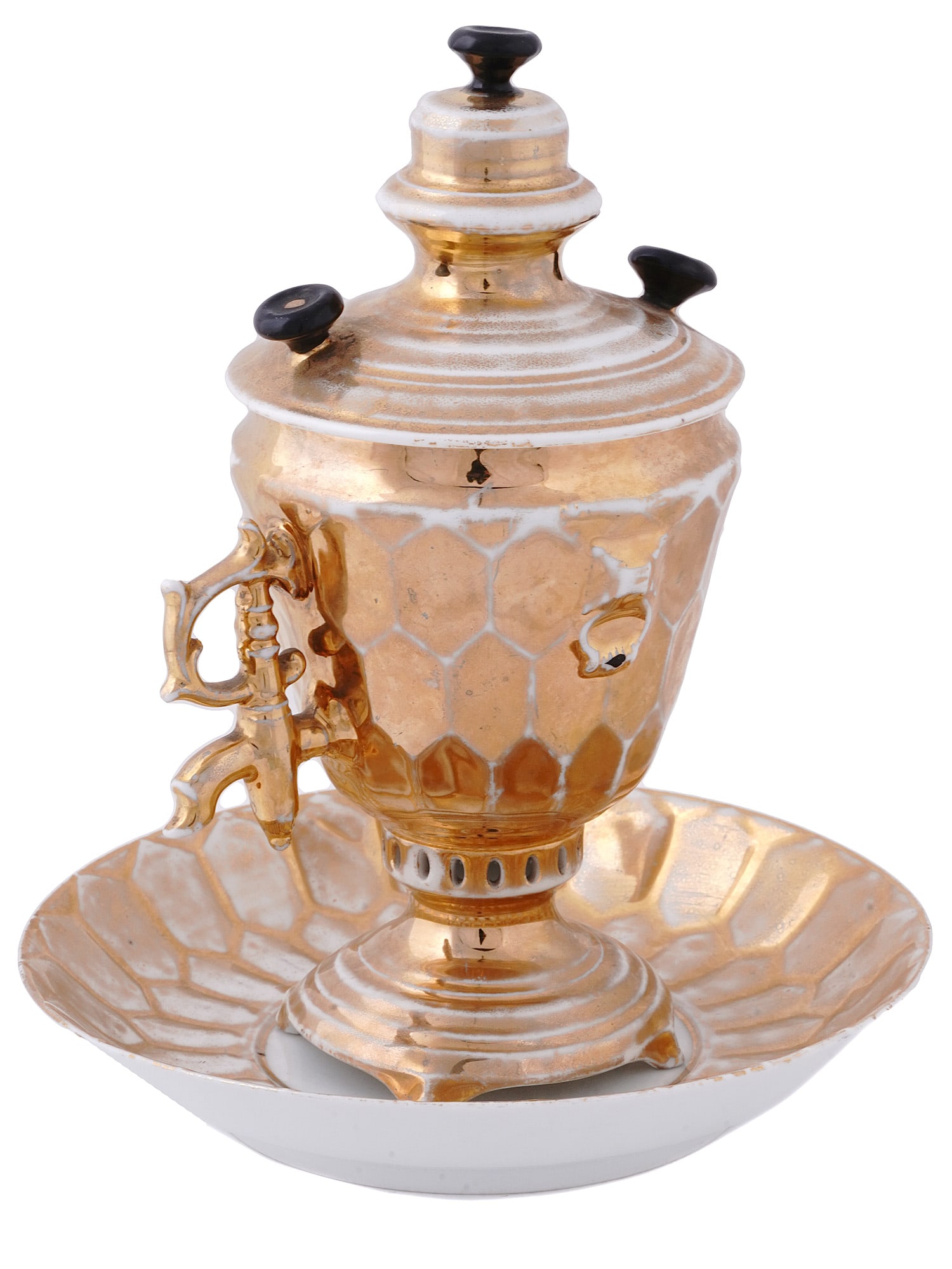 A GOBLET "SAMOVAR WITH SAUCER" KUZNETSOV VERBILKI PARTNERSHIP PLANT, 1892-1917: A cup and saucer sculpted to appear as a miniature samovar, produced by the M.S. Kuznetsov Parternship in Verbilki, formerly Gardner Porcelain Company. Verbilki, Imperial Russia, Reign of Nicholas II.