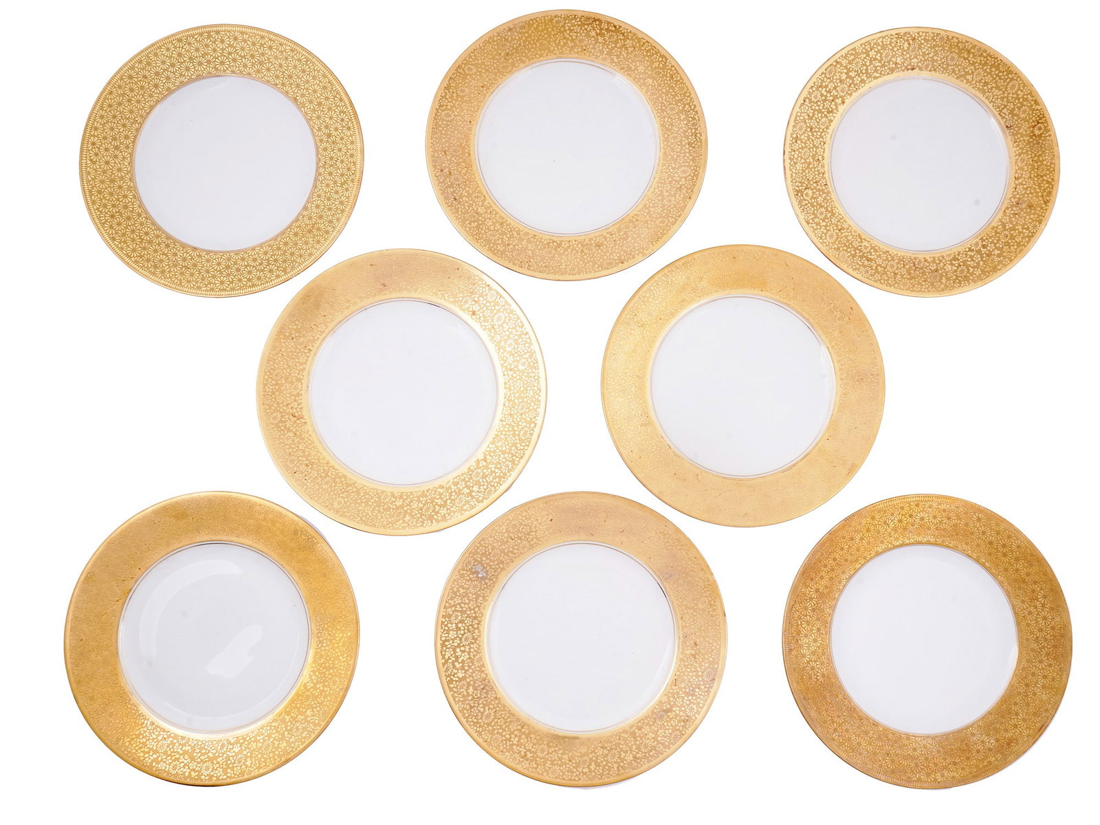 A LOT OF 8 BAVARIAN HUTSCHENREUTHER SELB GILT DINNER PLATES: A lot of 8 plates by the Hutschenreuther porcelain company of Selb in Bavaria, Germany. Each plate is brilliantly decorated with a wide gilt rim with detailed floral patterning. The underside of each 