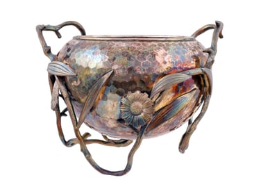 A MERIDEN B. COMPANY QUADRUPLE PLATE SILVERPLATE NUT BOWL, HAMMERED, FLOWERS