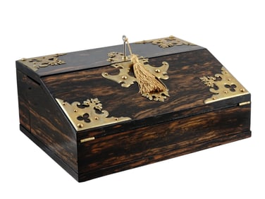AN ENGLISH BURR WALNUT TRAVEL WRITING CASE BY BETJEMANN, CIRCA 1870