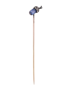 A RUSSIAN FABERGE GOLD, SAPPHIRE AND DIAMONDS TIE STICKPIN BY ERIK KOLLIN