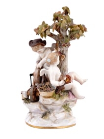 A MEISSEN PORCELAIN GROUP OF CUPID AND PSYCHE, 19TH CENTURY