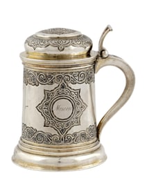 AN ENGRAVED RUSSIAN SILVER LIDDED TANKARD, MOSCOW, 1851