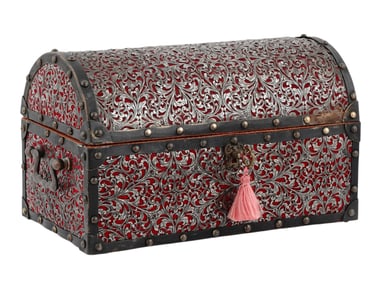 A FINE JEWELRY BOX MOUNTED IN PIERCED STEEL WITH ORIGINAL KEY