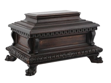 A 19TH CENTURY ITALIAN LIDDED CHEST ON CARVED LION'S FEET