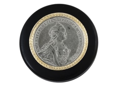 A RUSSIAN COMMEMORATIVE CATHERINE THE GREAT SNUFF BOX, 18TH C.