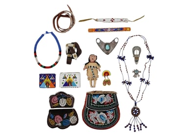 A GROUP OF NATIVE AMERICAN BEADWORK ITEMS, 20TH CENTURY