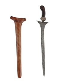 A JAVANESE KRIS DAGGER WITH WOODEN SCABBARD, 19 C.