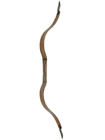 AN INDO-PERSIAN KOFTGARI GOLD INLAID STEEL BOW, 19TH CENTURY