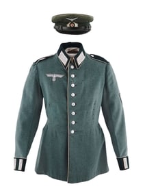 A GERMAN WW2 WEHRMACHT UNIFORM TUNIC AND VISOR CAP, C. 1935-1945