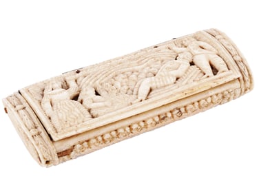 A NAPOLEONIC PRISONER OF WAR CARVED-BONE SNUFF BOX, 19TH CEN.
