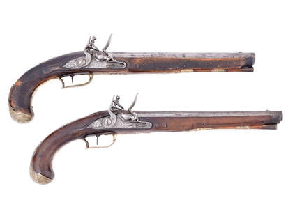 A PAIR OF FLINTLOCK PISTOLS, EUROPE, C. 1800: A pair of European flintlock pistols with nicely engraved lockplates decorated with hunting motifs. Furniture of chased brass. Breeches decorated with etching. Europe, c. 1800. Bore Diameter: 16 mm. D