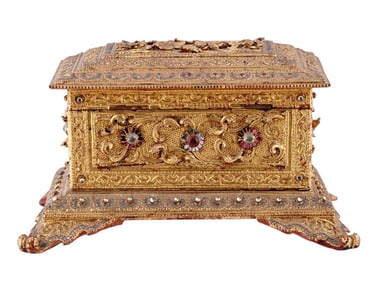 A GOLD-PAINTED LIDDED SOUTH-ASIAN WOOD GESSO TREASURE CHEST, 19/20 CC.