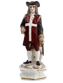 A PORCELAIN FIGURE KNIGHT OF MALTA, CATHOLIC ORDER, 18TH - 19TH CENTURY