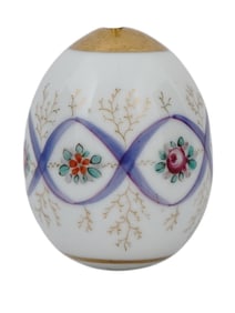 A RUSSIAN IMPERIAL PORCELAIN FACTORY EASTER EGG, CA. 1900