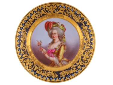 A PORCELAIN PORTRAIT PLATE OF MARIE ANTOINETTE, DRESDEN, GERMANY, LATE 19TH CENTURY