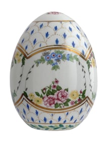 A RUSSIAN IMPERIAL PORCELAIN FACTORY EASTER EGG, 19/20 CC.