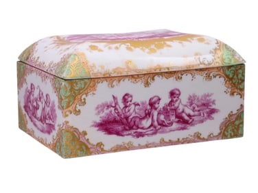 A GERMAN PAINTED PORCELAIN VENETIAN STYLE BOX, 19TH CEN.