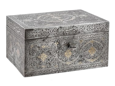 A FINE QAJAR PERSIAN ETCHED AND GILT LIDDED BOX, 19TH CEN.