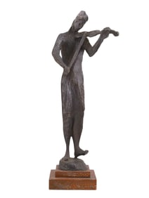 A BRONZE SCULPTURE OF A VIOLIN PLAYER