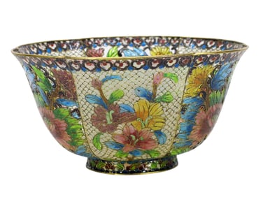 A CHINESE PLIQUE-À-JOUR PIERCED ENAMEL BOWL WITH FLORAL DECORATION