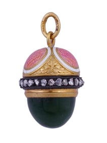 A RUSSIAN GOLD-MOUNTED AND DIAMOND-SET MINIATURE EGG PENDANT