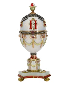 A GOLD AND DIAMOND ENCRUSTED GUILLOCHE ENAMEL EGG WITH FLORAL ARRANGEMENT INTERIOR