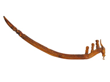 AN OCEANIC CARVED CEREMONIAL HORN, PAPUA NEW GUINEA, 19TH–20TH CENTURY