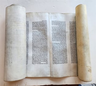 TORAH SCROLL LARGE FRAGMENT MANUSCRIPT VELLUM ANTIQUE BIBLE GENESIS 32:3-47:18
