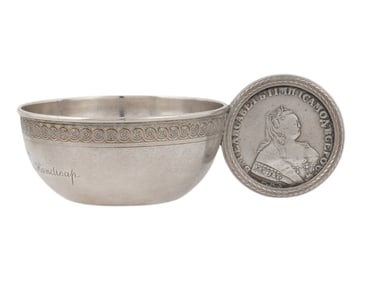 RUSSIAN SILVER KOVSH INSET WITH COIN, 1908-1917