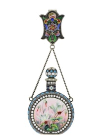 RUSSIAN SILVER AND ENAMEL SCENT BOTTLE, 1899-1908