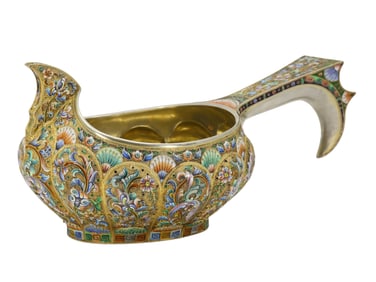 LARGE RUSSIAN SILVER AND ENAMEL KOVSH, 1908-17