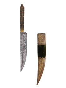 AN INDO-PERSIAN KARD DAGGER WITH GREEN BRASS-MOUNTED SCABBARD, 19 C.