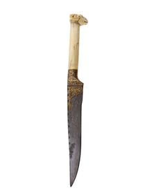 A PERSIAN WOOTZ BLADED KARD DAGGER WITH RAM'S HEAD HILT AND KOFTGARI LETTERING, 19TH CEN.