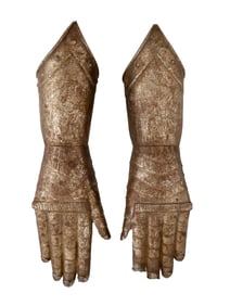 A PAIR OF MEDIEVAL STYLE GAUNTLETS FOR A CHILD, VICTORIAN ERA