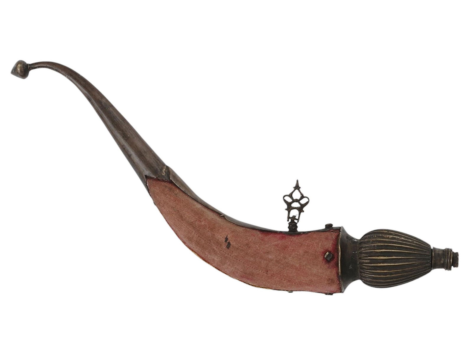 AN INDIAN STILL PRIMING FLASK WITH VELVET LINING, 18 C.: A priming flask with a curved tubular body that tapers to a small tip at the bottom. The body is lined with velvet and mounted with brass. The top of the flask is bulbous with a vertical ribbed design