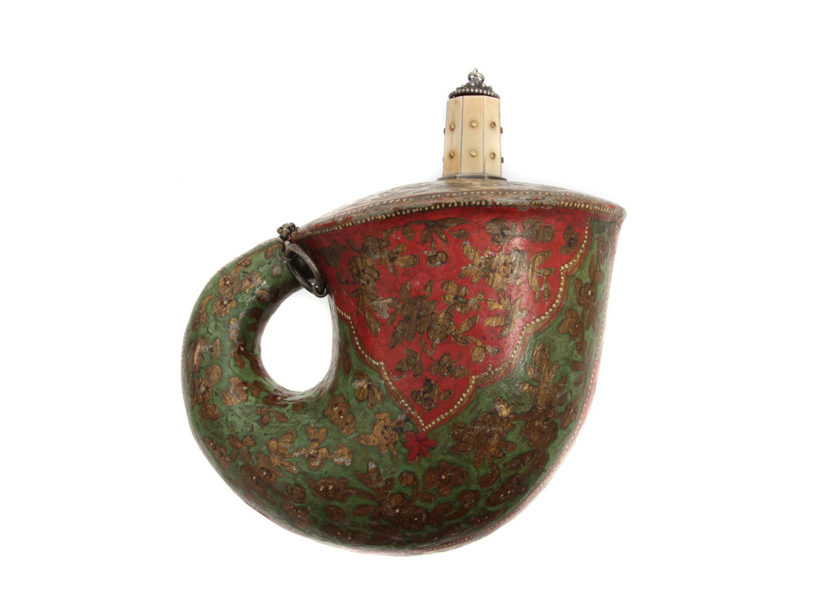 A LARGE INDIAN MATCHLOCK GUNPOWDER FLASK, 18TH C.: A shell-shaped gunpowder flask made of wood covered with a marbled pattern of green and red lacquer gilt floral design. The stopper and chain are made of silver. The spout is faceted and is decorated