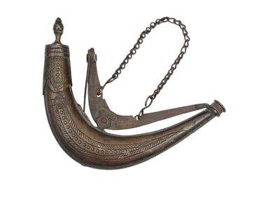 A BRASS BLACK POWDER PRIMING WITH STYLIZED PLANT MOTIFS, 19 C.