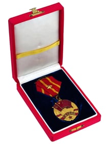 A CASED CHINESE SINO-SOVIET FRIENDSHIP MEDAL, CA. 1950