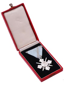A CASED BULGARIAN ORDER OF MERIT MEDAL, VI CLASS, WITH SWORDS