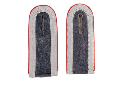 A PAIR OF GERMAN WWII LUFTWAFFE FLAK AND ARTILLERY SHOULDER BOARDS