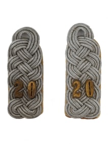 A PAIR OF WWII GERMAN SHOULDER BOARDS OF AN INFANTRY STAFF OFFICER